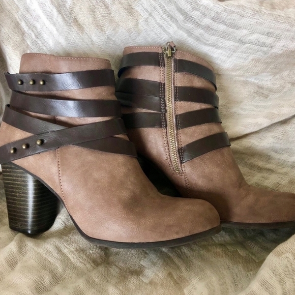 Madden Girl • Boots | 8.5 - Picture 3 of 7